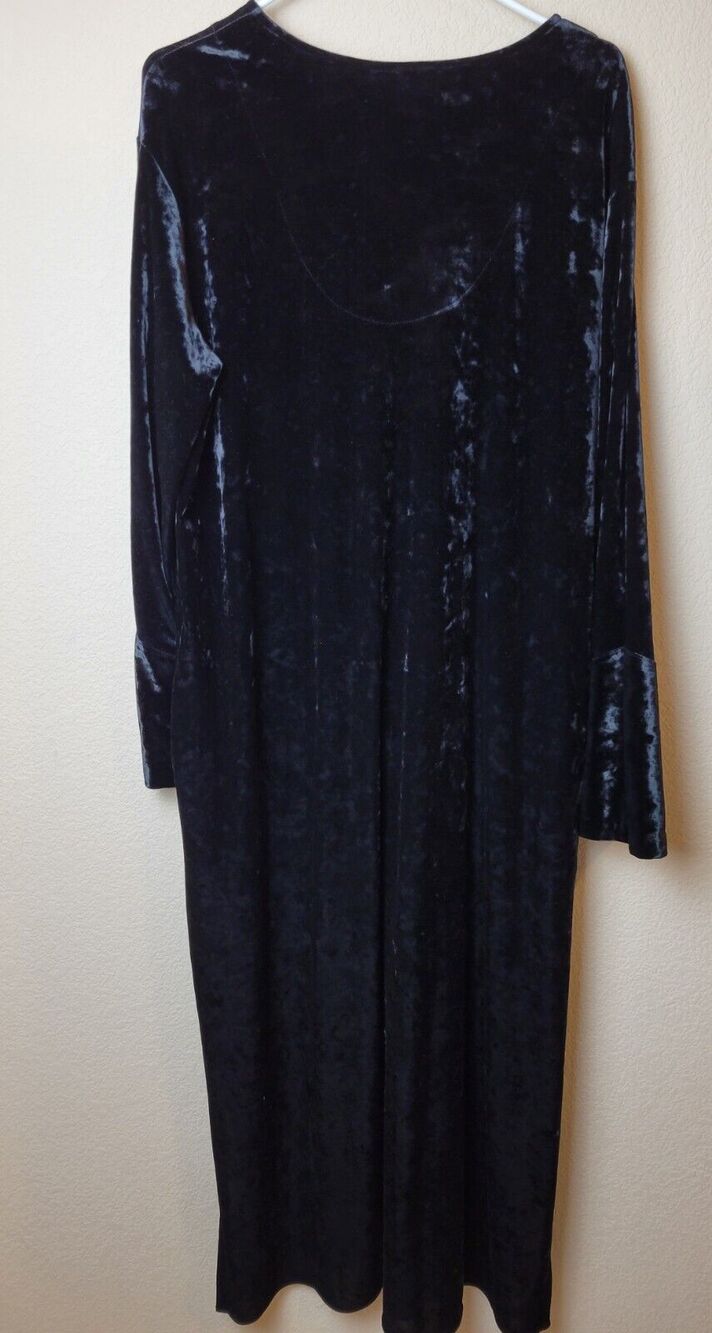 Vintage Cabernet Luscious Black Velvet Full Length Flare Sleeve V-neck Gown/Robe